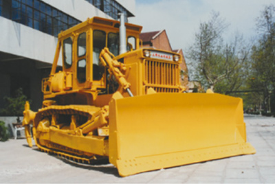 山推推土機(jī)累計(jì)銷量突破2000臺(tái)；被國家經(jīng)貿(mào)部批準(zhǔn)為進(jìn)出口自營權(quán)企業(yè)。