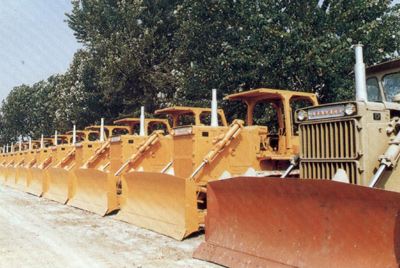 產(chǎn)品整裝待發(fā)。自1984年對(duì)銷售實(shí)行了承包責(zé)任制，調(diào)動(dòng)了職工的積極性，增強(qiáng)了責(zé)任感，從而改變了過去等、靠、要的被動(dòng)局面。